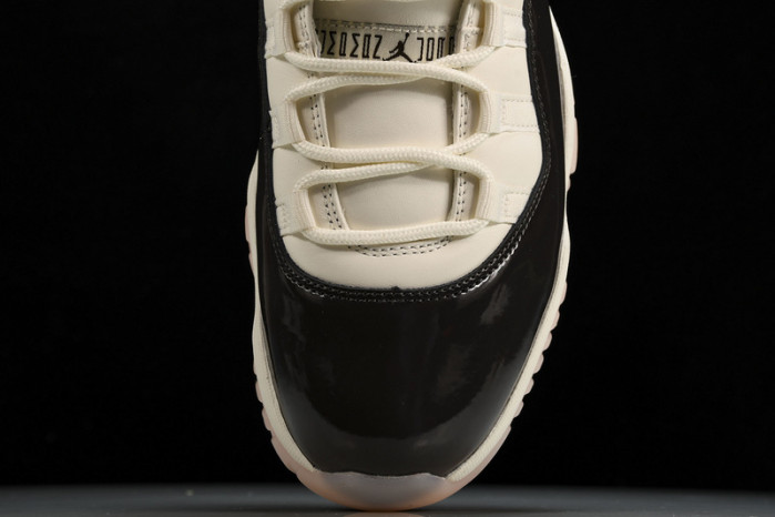 Air Jordan 11 WMNS “Neapolitan AR0715-101